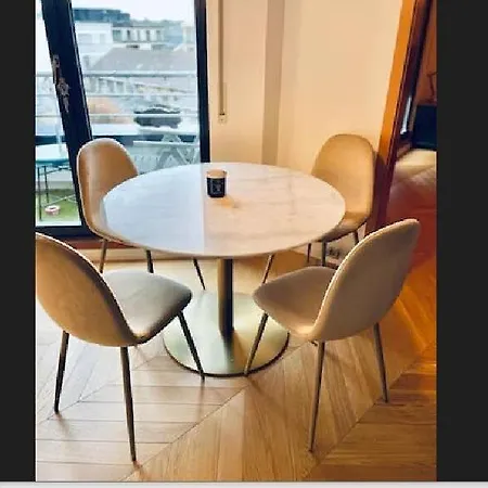 Sun-filled 1 Bedroom With Outdoor&parking Spaces *