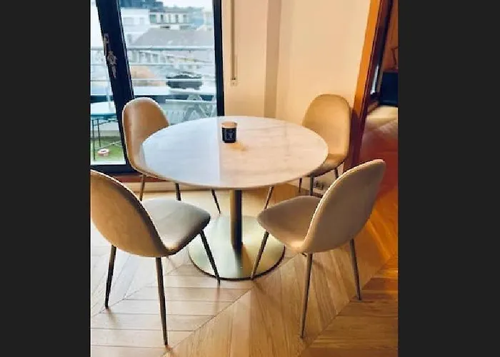 Sun-filled 1 Bedroom With Outdoor&parking Spaces *