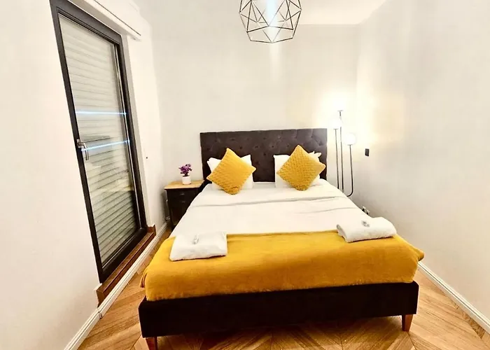 Sun-filled 1 Bedroom With Outdoor&parking Spaces شقة